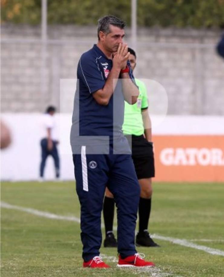 Así vivió Diego Vázquez el partido a la orilla del campo.