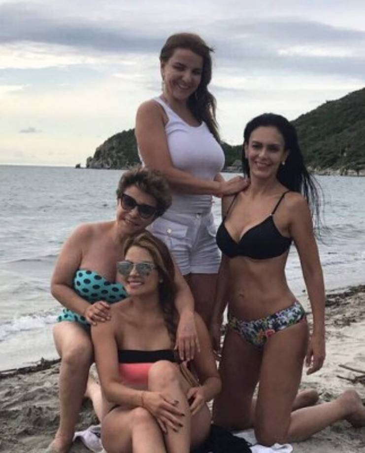 Luciendo sus trajes de baño, 'el cuartel de las feas' se ganaron cientos de comentarios y miles de likes en sus fotos.