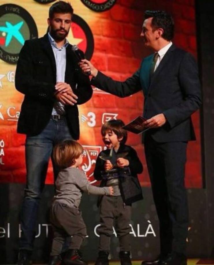Los pequeños disfrutaron más que nadie el premio de su papá.