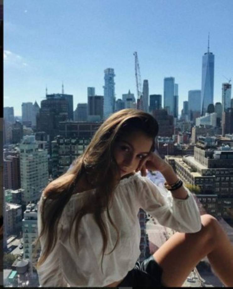 Al parecer, Carys siente interés tanto por el mundo de la moda como por el del cine.