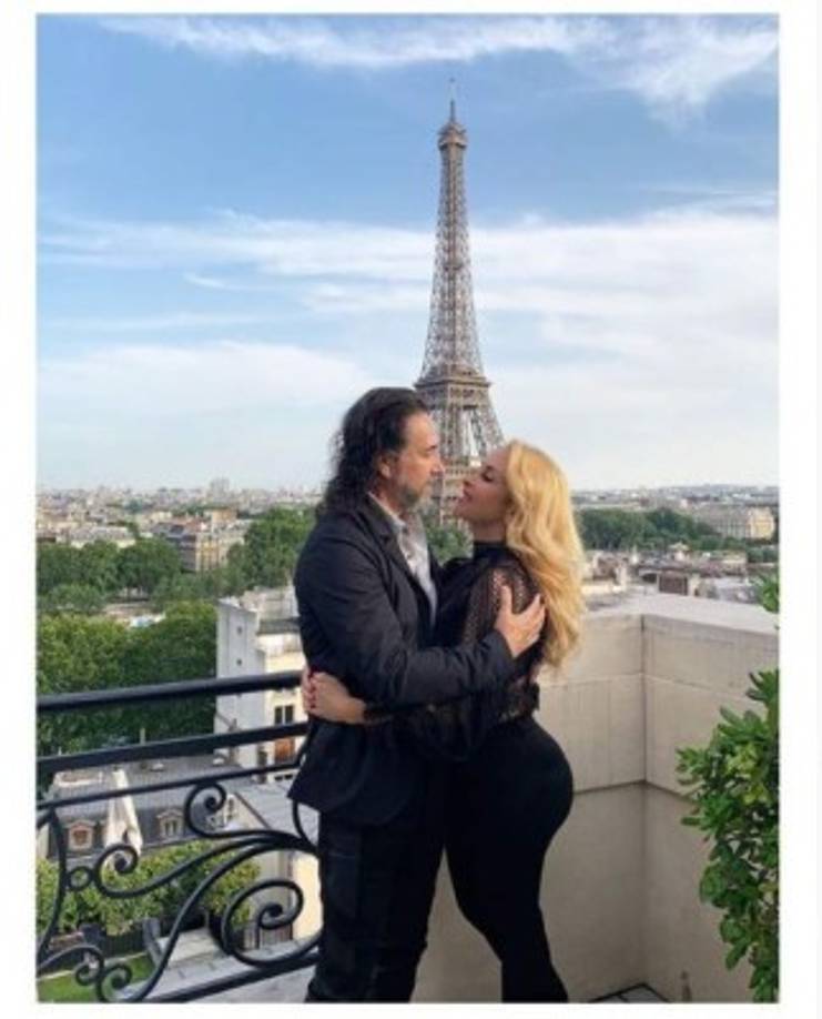 'Por supuesto que no' dijo 'El Buki' cuando fue consultado si ella tiene autorización para utilizar su imagen. 'No pienso por los demás', expresó cuando el reportero le preguntó que qué pensaba de que ella seguía enamorado de él.<br/><br/>El intérprete también dijo que no vale la pena emprender una demanda legal.