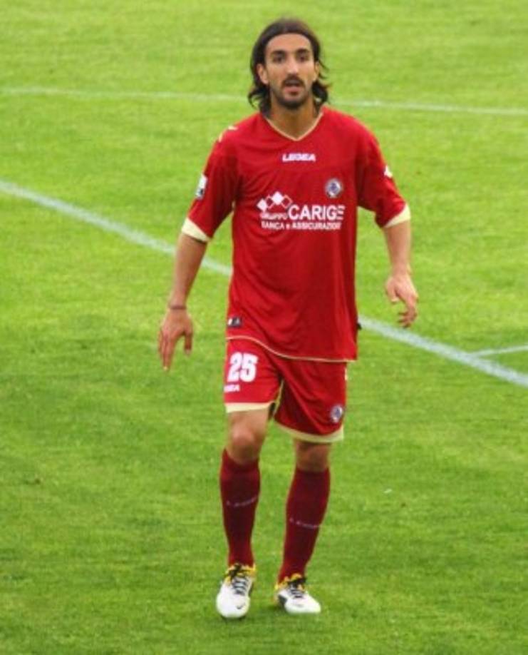 14 de abril de 2012: el mediocampista italiano del Livorno Piermario Morosini fallece tras un ataque sufrido en pleno partido de la segunda división, en Pescara.