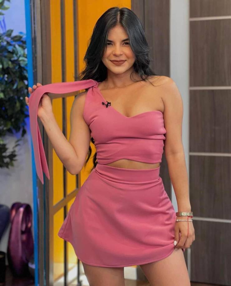 Y es que la talentosa jovencita decidió escaparse de Tegucigalpa y visitar las playas en la costa norte de Honduras. 