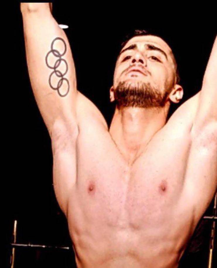 El joven deportista habría participado junto a otros manifestantes en los “disturbios” de Karaj. El hecho sucedió a principios de noviembre cerca de Teherán. Los protestantes obstaculizaron la autopista autopista entre Kara y Qazvin. En el sitio murió a cuchilladas Basiji Runollah Ajamian. Por este delito fueron acusadas 16 personas de las cuales cuatro fueron condenadas a la pena de muerte, informaron medios locales.