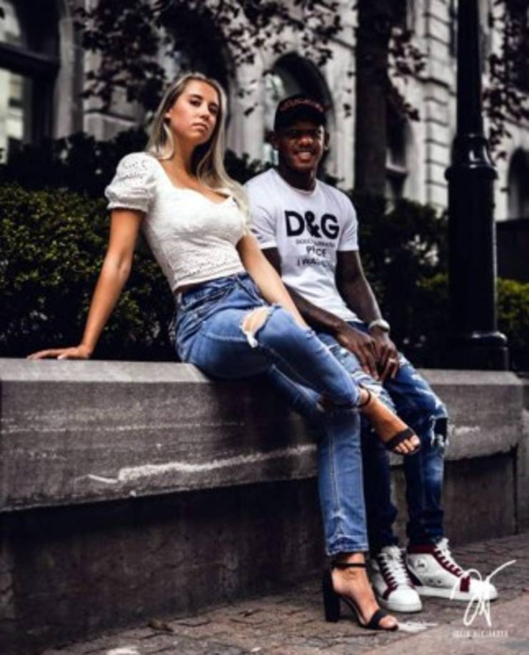 Romell Quioto aparece modelando con la hermosa canadiense Daphnée Tremblay.