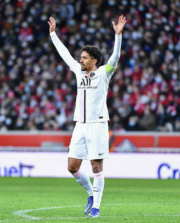 Marquinhos: El brasileño es el líder en la zona defensiva del PSG. Será uno de los centrales.