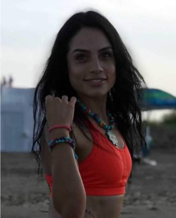 En las redes sociales se encarga de subir fotos en donde se aprecia que ama su trabajo, además de su pasión por los viajes a la playa.