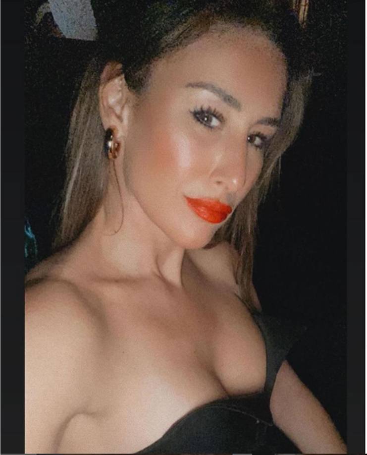 Katrin Zytomierska por último fue preguntada por las ‘Mamarazzis’ sobre si sabe algo acerca de la identidad de la chica rubia que acompañaba a Piqué y ella respondió que desconoce de quién se trata.