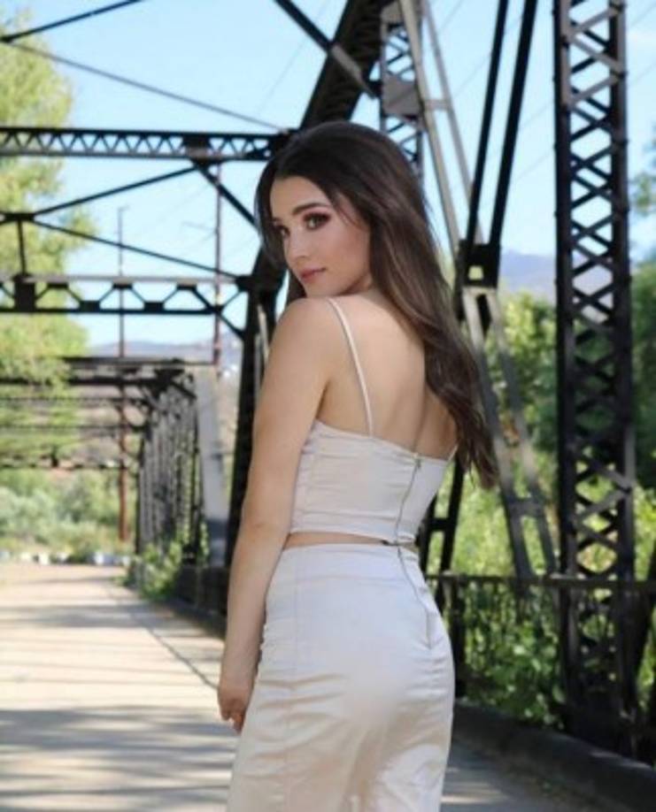 'Aunque Karen es una mujer totalmente realista, ciertamente no se acerca a cumplir con los estándares de glamour que a Kris le gusta proyectar públicamente para su familia ', dijo una fuente a Star.<br/><br/>'Es por eso que probablemente nunca se ve a Karen en ninguno de los episodios del reality de la familia Kardashian'.<br/>