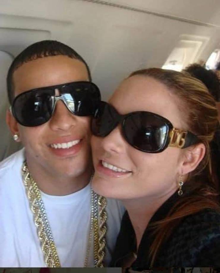 Tras esta tragedia, Mireddys estuvo a su lado y en medio de la crisis le dio la noticia de que estaba embarazada. Pese a ser muy jovencitos, ambos tomaron ese momento con mucha madurez y decidieron continuar su vida juntos, formaron un hogar y Mireddys impulsó a Raymond (nombre real del artista) a incursionar en la música. 