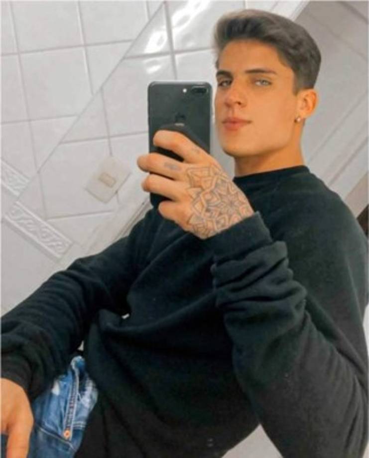 Tras el incidente Neymar dijo que su joven padrastro era un 'viadinho' y pidió a sus amigos que que le metan entre todos 'un palo de escoba' por el trasero a Tiago Ramos.