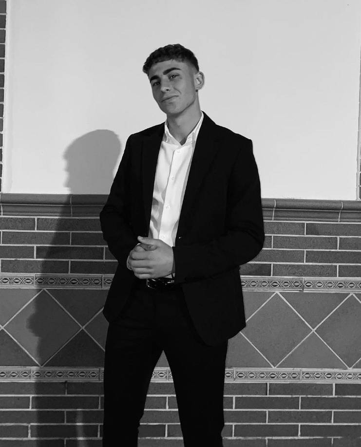 En su cuenta oficial de Instagram cuenta con más de 200 mil seguidores, en donde comparte imágenes de sus entrenamientos y partidos.