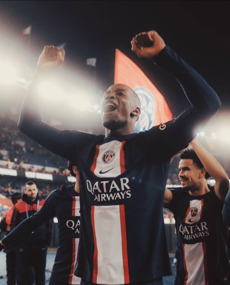 Según informa Tuttosport, el Milan sigue muy de cerca a Nordi Mukiele, defensor del París Saint-Germain. La lesión de Fikayo Tomori, lleva al equipo de San Siro al mercado en busca de un defensor.