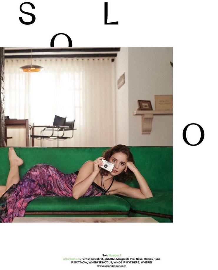 En 2018 la actriz portuguesa desarrolló labores humanitarias en un orfanato de Camboya, centrándose sobre todo en el campo de la educación. En 2021 Alba Baptista <b>ganó el premio ‘Shooting Star’ en el Festival de Cine de Berlín</b>.