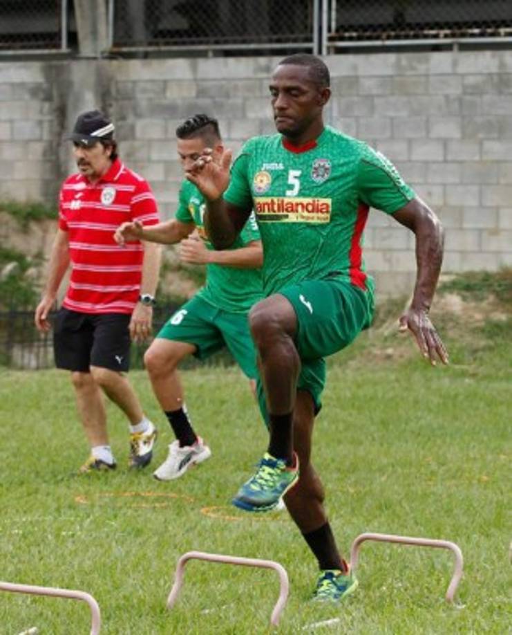El defensor Carlos Palacios ha sido de baja por el Marathón por orden del uruguayo Manuel Keosseián. 'Me duele irme del club, el fútbol es así de duro', declaró. Hoy el zaguero espera poder sumarse a un equipo de la Liga Nacional.