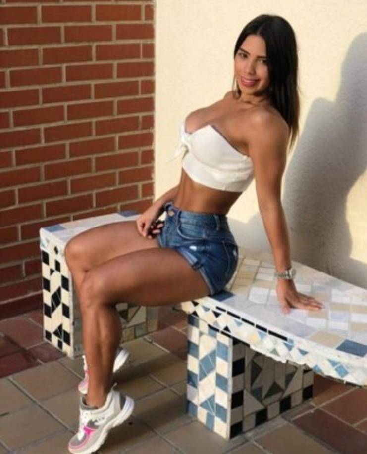 Era amante de varios deportes, entre ellos fútbol, basketball y natación.