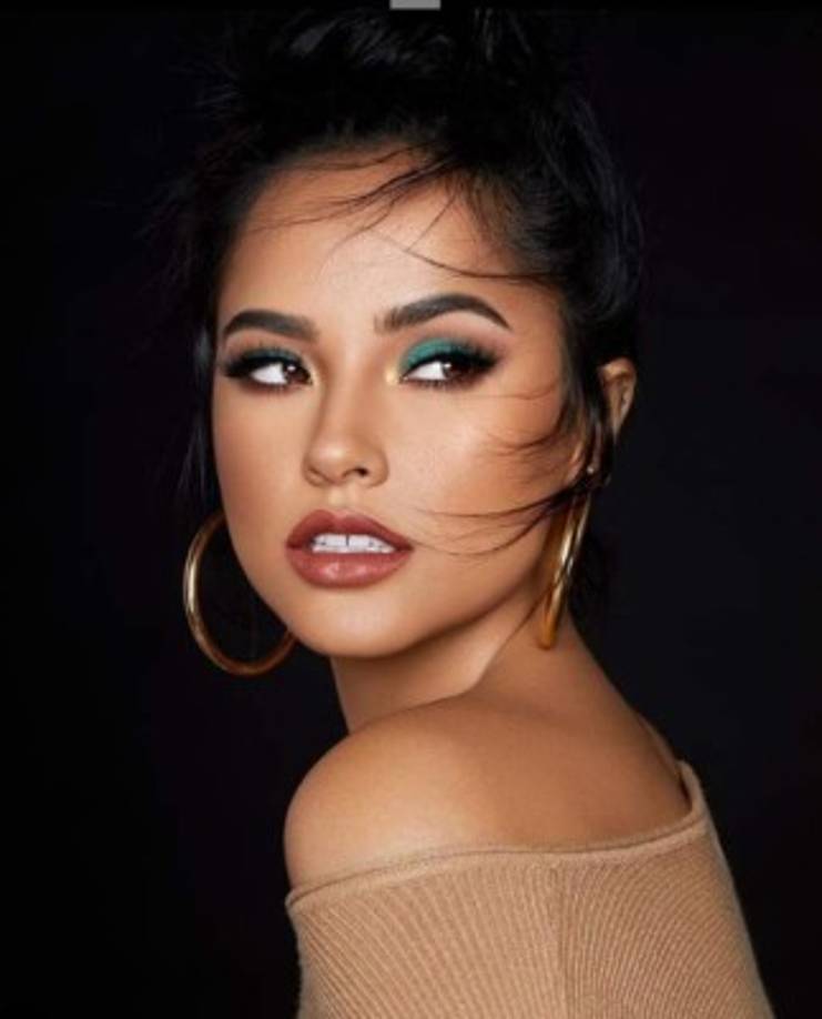 3. Su nombre real es Rebecca Marie Gomez y escribe canciones desde los 11 años.