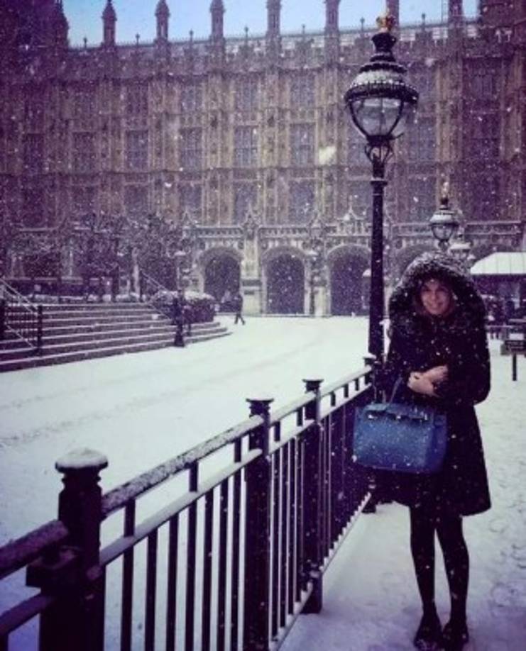 La especialista en comunicación busca cambiar la imagen de político alocado, mujeriego e intempestivo que tiene su actual pareja.