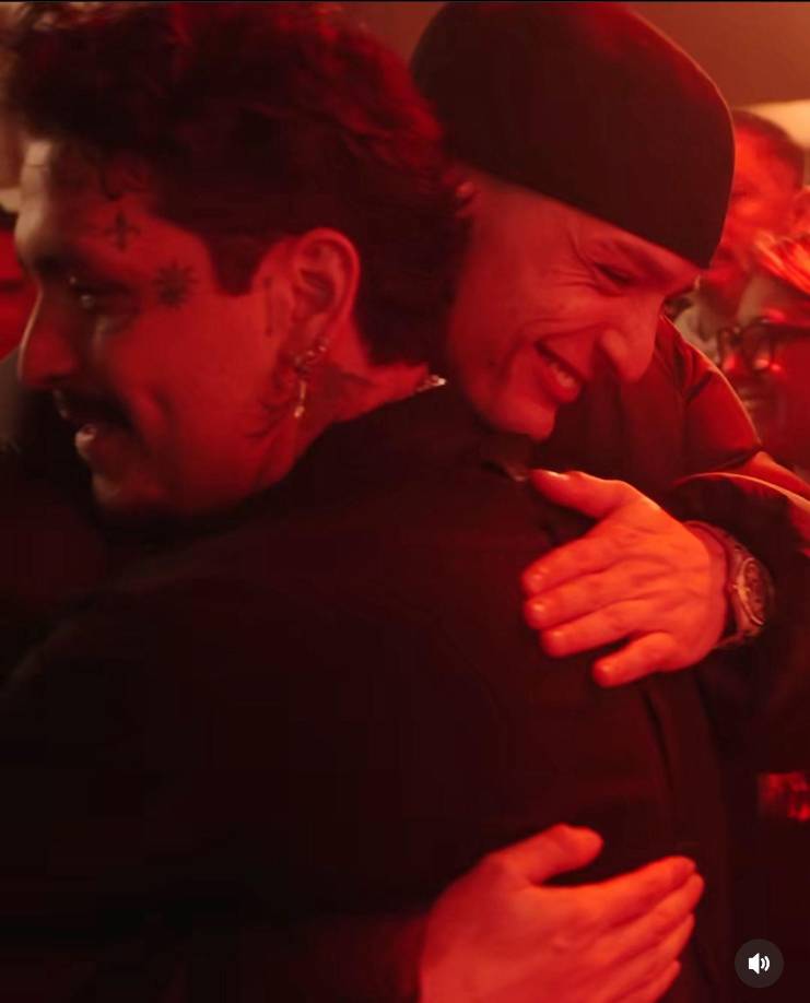 Cabe detallar que, la admiración y el respeto entre ambos artistas en su carrera musical esta presente, ya que se demuestra en los abrazos y afectos que como amigos comparten en sus postales.