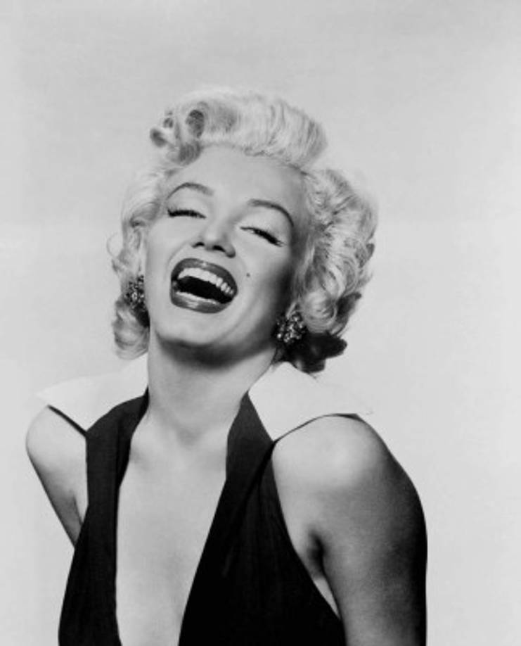 Mientras trabaja en la fábrica, un fotógrafo la retrató para una revista. Sin saberlo, había descubierto a la que poco después sería la gran Marilyn Monroe. Foto colección Getty Images/derechos LA PRENSA