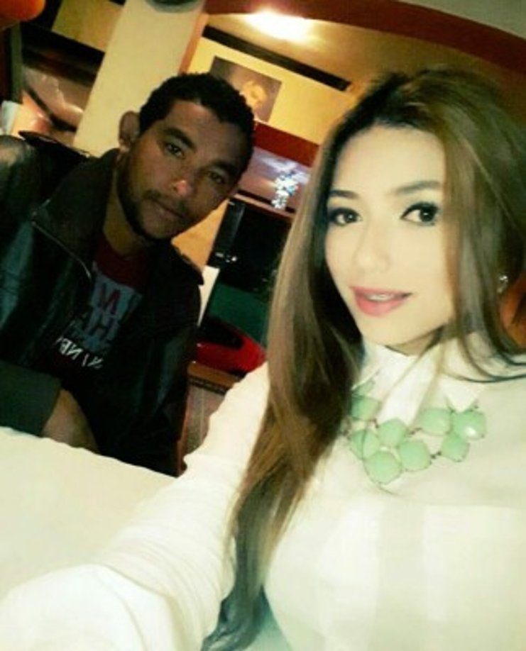 'Dsde hace tiempo atró,s como 9 años nos conocemos por una amiga mía y pues nos hicimos amigos y hace tres años comenzamos una relación', nos dijo la chica en referencia a la manera en que surgió el amor entre ella y el cancerbero catracho que ha jugado inclusive hasta en el exterior.