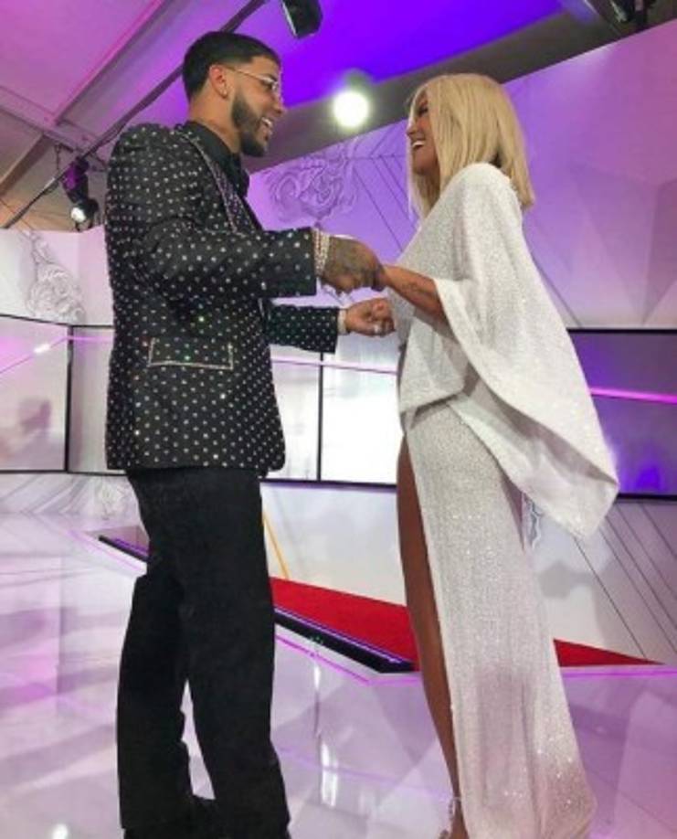 Anuel AA y Karol G hablaron de su posible matrimonio en la gala de los Latin Billboard 2019.
