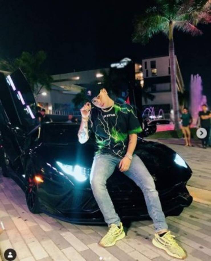 Como en cada una de sus presentaciones JD ofrece un show único en el que incluso sube al escenario a algunas de sus seguidoras y les canta.