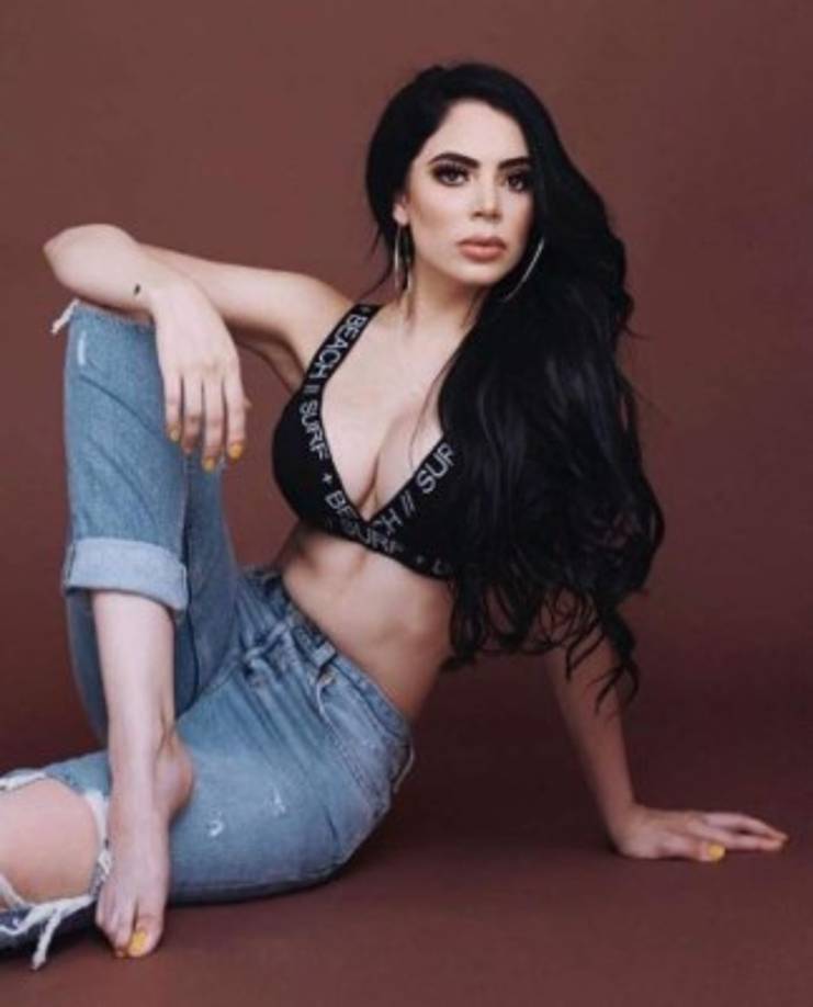 Siempre cautiva a sus seguidores de instagram con sensuales y provocativas imágenes en bikini.