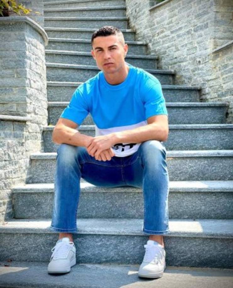 En total, las clínicas de injerto de pelo de CR7 facturan un total de 117 millones de dólares aproximadamente.<br/>