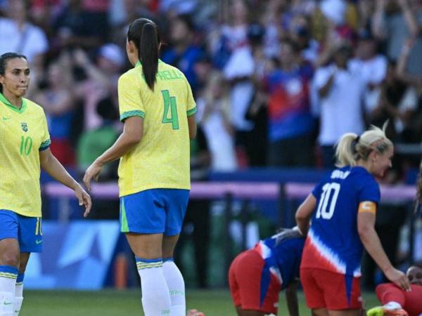 Marta y Brasil lamentaron la derrota mientras que las chicas de EUA festejaron el triunfo.