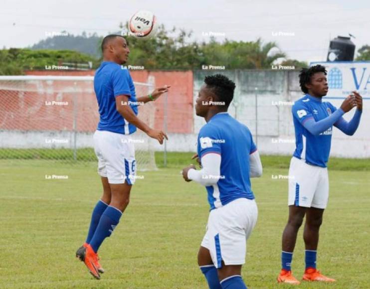 Ovidio Lanza: El delantero es otro de los que sería anunciado como fichaje del Olimpia en los próximos días. El atacante inclusive ya anotó dos goles el pasado sábado en la pretemporada del equipo albo.