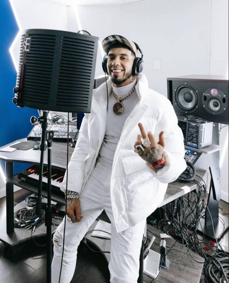 Todo indica que Anuel estaría preparando un nuevo tema dirigido a la colombiana. 