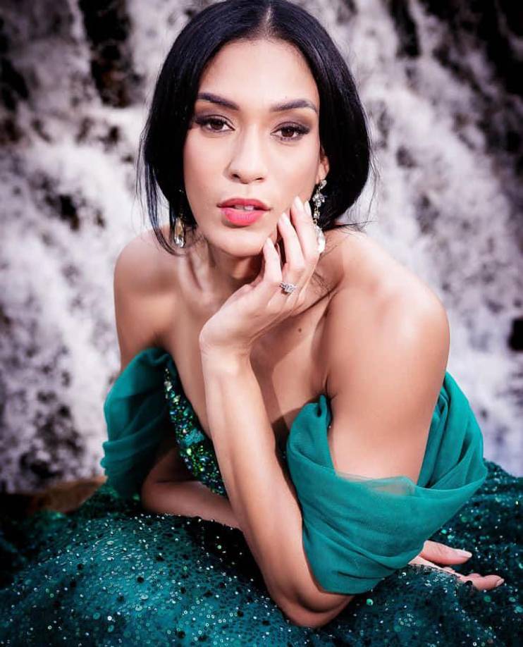 Miss Universo Belice: Halima Hoy. De 29 años, la joven venció a otras nueve concursantes por el título de Miss Universo Belice. Originaria de la ciudad de San Pedro, es preparadora física y entrenadora certificada en medicina deportiva. “Estoy haciendo esto por la comunidad y compartiré el viaje con ellos”, le dijo al San Pedro Sun después de su victoria.