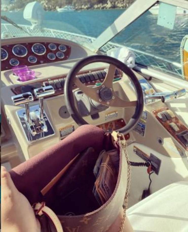 Capturan a “La Mitzi”, esposa de poderoso narco, en su casa con armas y drogas