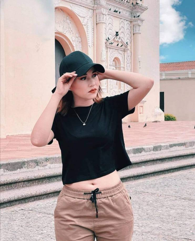 La joven dijo que cuando se enteró de su diagnóstico no lo podía creer. “Fue súper difícil, entré en varios procesos, primero era la negación yo decía: ‘fue el estrés, el desvelo, yo no puedo tener epilepsia, yo no puedo padecerla, a mi edad ya tengo una vida cursada. No puede ser que haya convulsionado por una fiebre o estrés’”, mencionó Aplícano en una entrevista con Diario El Heraldo, en diciembre de 2020.