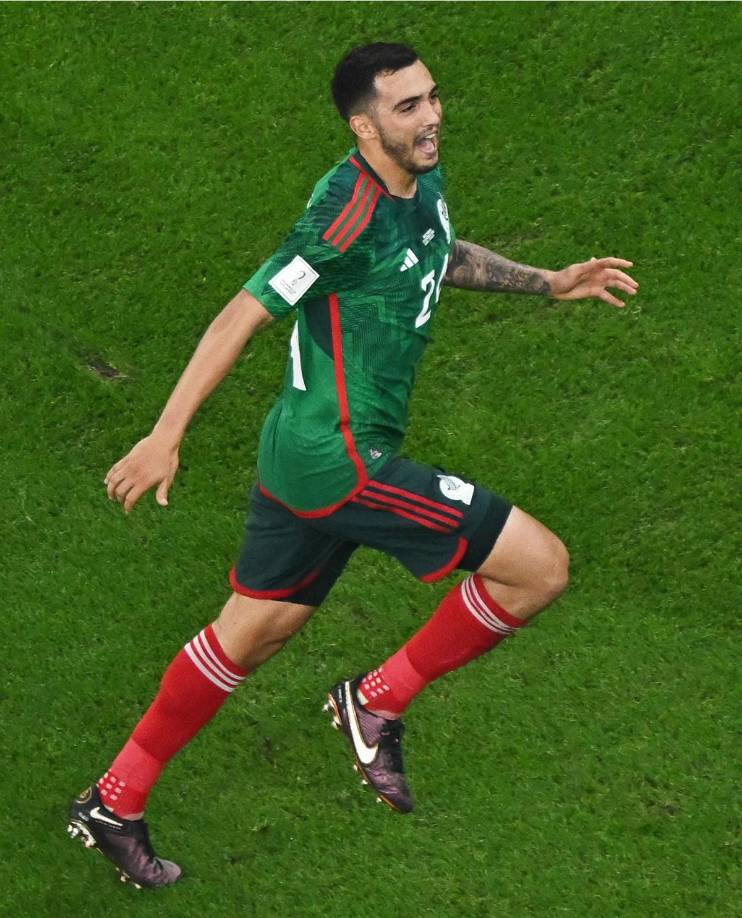 La celebración de Luis Chávez tras su golazo contra Arabia Saudita.