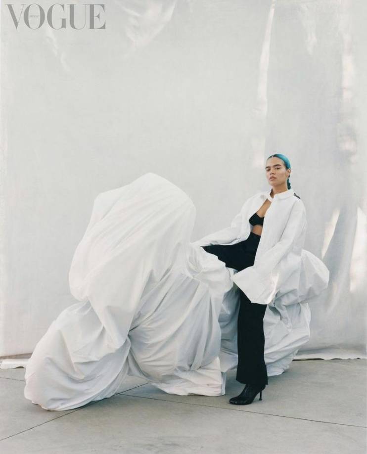 “En esta ocasión quería que hablaran por mi, mi forma de pensar, el éxito de mi trabajo y de mi música y la seguridad que ha sido tan difícil construir con el pasar de los años... Valorar quienes somos por encima de cómo nos vemos”, añadió la reggaetonera.