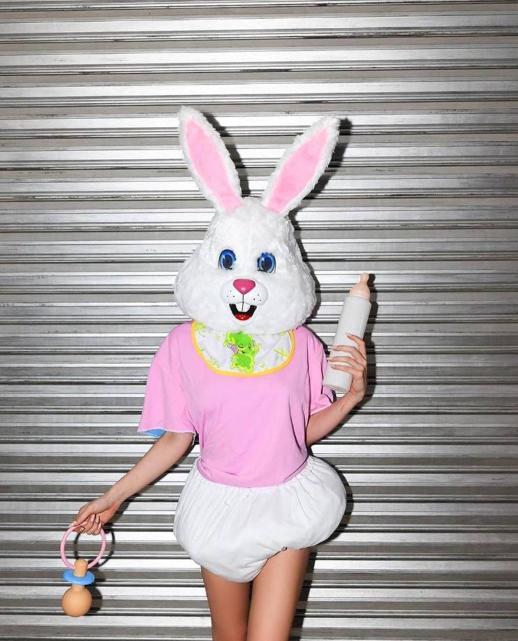 Aunque no se ha confirmado si este enigmático hombre es su nueva pareja, los seguidores de Belinda han expresado que lucen como una excelente pareja y han elogiado los disfraces de ambos. Otros también han opinado que podría tratarse de un amigo de la cantante. 