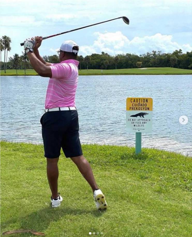 ‘La Sombra Voladora‘ le dedica algunas horas al golf tras su salida de Televisa Univision Deportes Network (TUDN) en junio de este año.