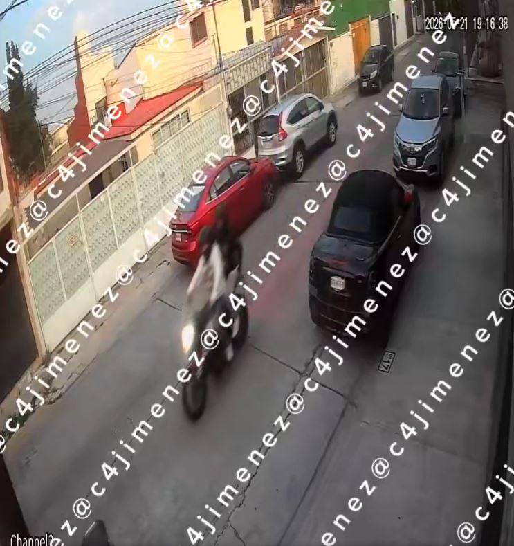 Mamá, yo no hice nada: sicario y robamotos llora al ser capturado