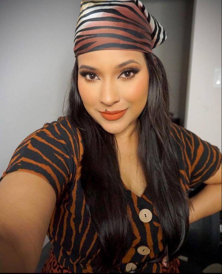 Asimismo en más de 15 puntos de emprendedores a nivel nacional: Hush, Bodycare (Tegucigalpa), Makeup Bar (Siguatepeque y Comayagua), Nancy Jarufe Studio (Siguatepeque), Barbara Cosméticos (Santa Bárbara), Ana Marcol Makeup Studio (Santa Bárbara), etc.