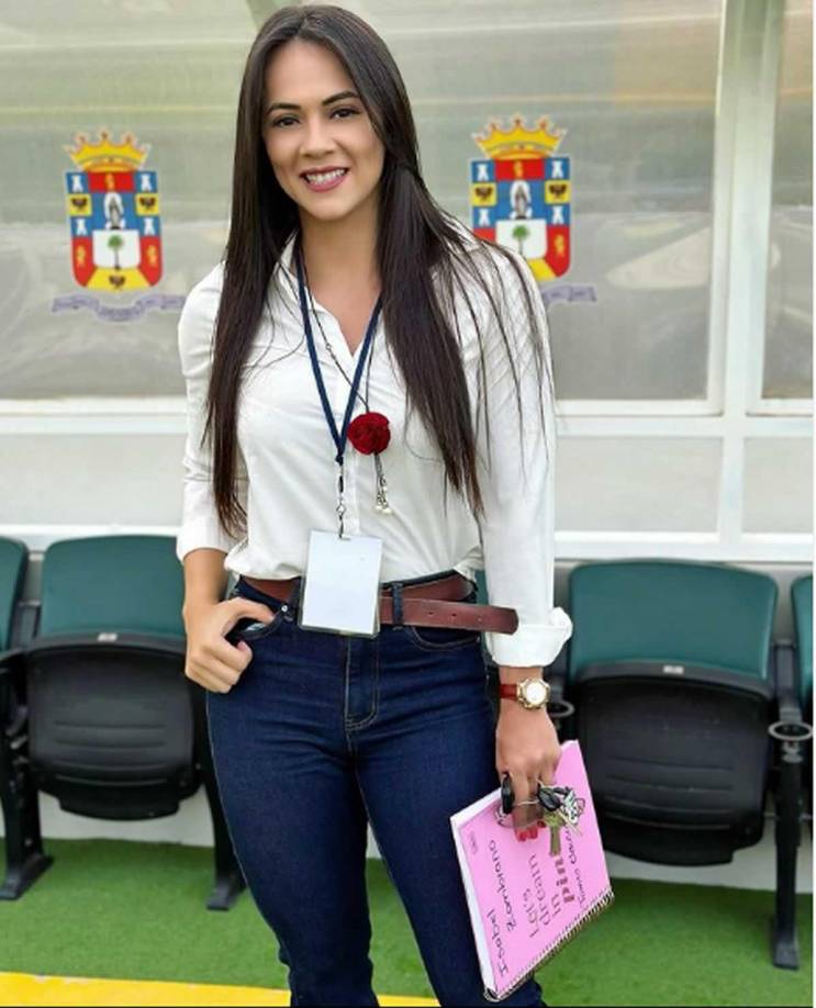 Otra hermosa periodista deportiva que enamoró en comayagua fue Isabel Zambrano de Televicentro.