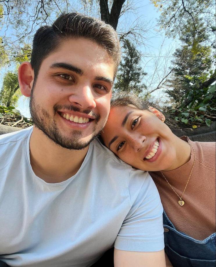 En uno de sus videos compartidos en sus redes, el joven explica que el éxito de su relación está basado en su formación espiritual y moral. Aunque discrepan en muchas cosas, ellos se aceptan como son, con respeto y mucho amor.