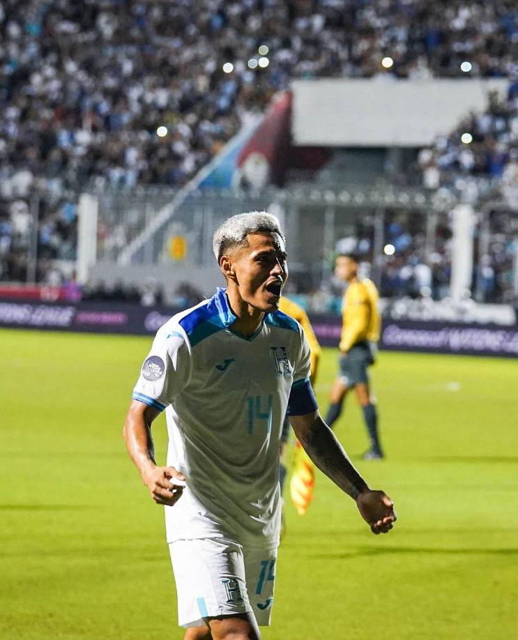 También dentro de las peticiones que nombró el mandatario: “500 dólares por gol, es una cosa increíble todo lo que pedía, llegamos a un acuerdo, pero solo nos utilizó”, aseveró.