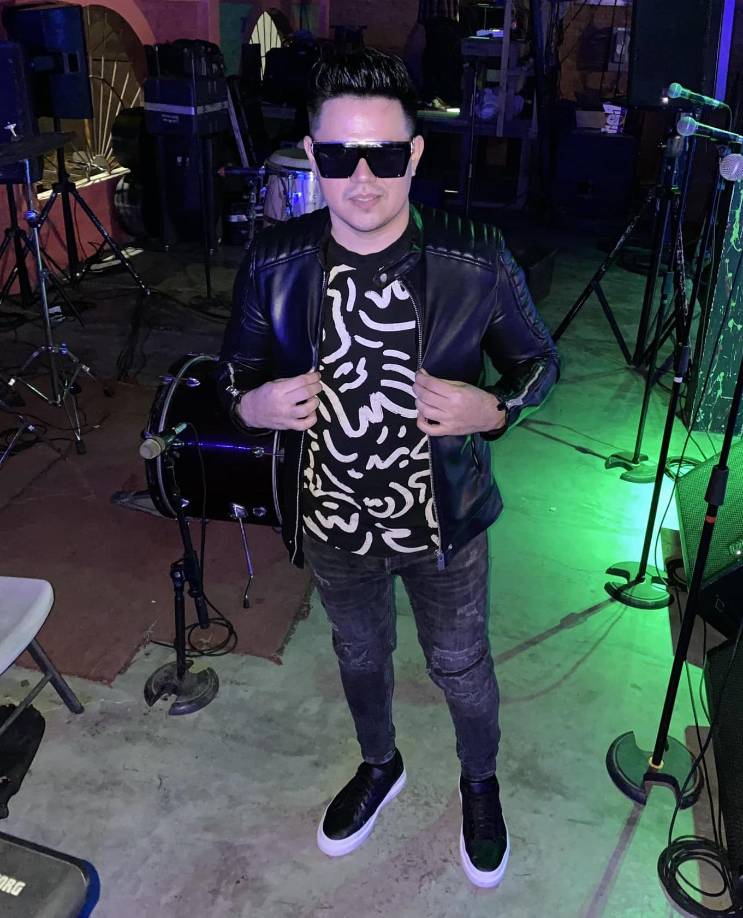 <b>BERCLIN TRUNDLE</b>El cantante originario de Santa Bárbara llega a las 8:00 pm de hoy viernes a Los Jarros restaurante y bar de El Progreso, Yoro. Mañana a las 7:00 pm estará en Hookah House &amp; Grill en Cieneguita, Puerto Cortés y más tarde llegará junto a Mirian Cast a Algo Tranki Lounge bar (ubicado en la 19 y 20 calle, 10 avenida de colonia Prado Alto en San Pedro Sula) . El domingo desde las 2:00 pm se dará cita en Paradise Pool &amp; Restaurant, siempre en la ciudad, junto a Grupo Décadas y Juan Carlos Alemán.