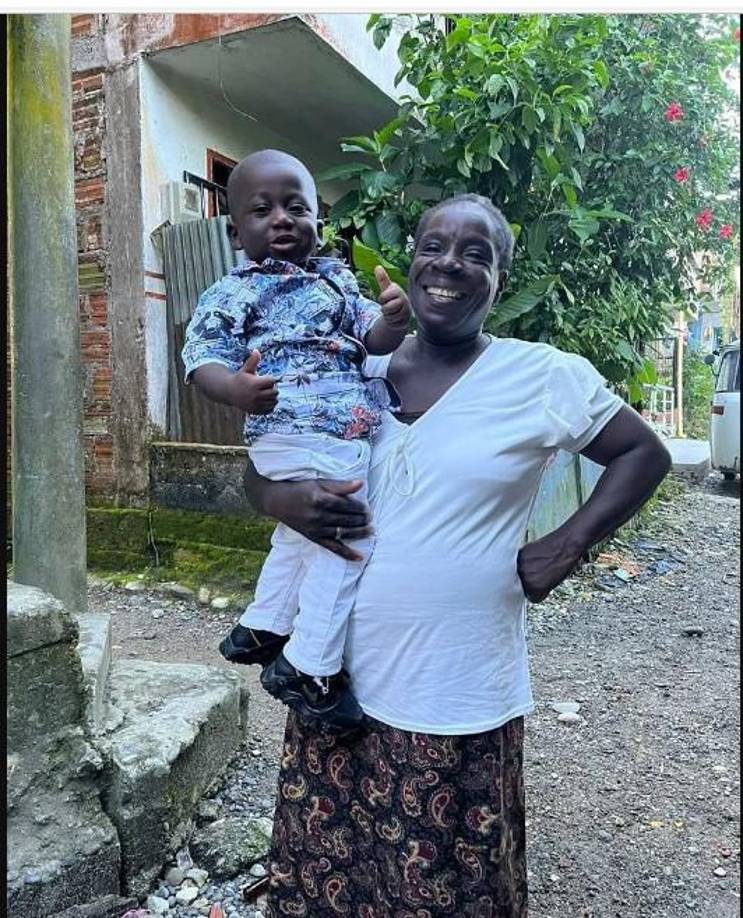 En Instagram sus tarifas son las mismas, salvo por un reel, por el que cobra 2 millones 200 mil pesos, mientras que por un video en TikTok, red social donde la probabilidad de volver viral una publicación es más alta, la suma que cobra asciende a 3 millones 300 mil pesos.