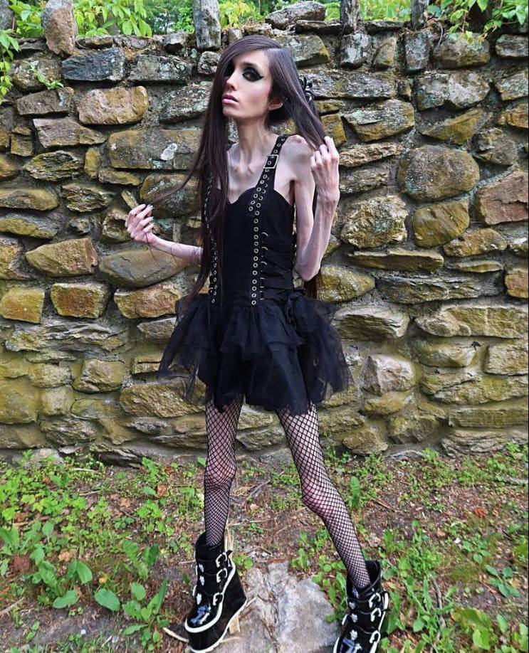 La tiktoker Kate Brenes fue quien rescató parte del contenido del podcast e hizo referencia a cómo Eugenia Cooney se defiende de las duras críticas que le hacen por su apariencia.