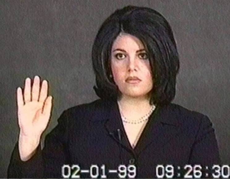 En julio de 1998 los abogados de Lewinsky y Starr llegaron a un acuerdo de inmunidad bajo el cual la joven dio testimonio acerca de su relación con Clinton, pero quedó obligada a no hablar del caso por un período determinado.<br/><br/>Toda la turbulencia política y los detalles escandalosos dejaron a Lewinsky como una mujer marcada y humillada, perseguida por los paparazzi, tema recurrente para los comediantes, y comidilla de la prensa sensacionalista.