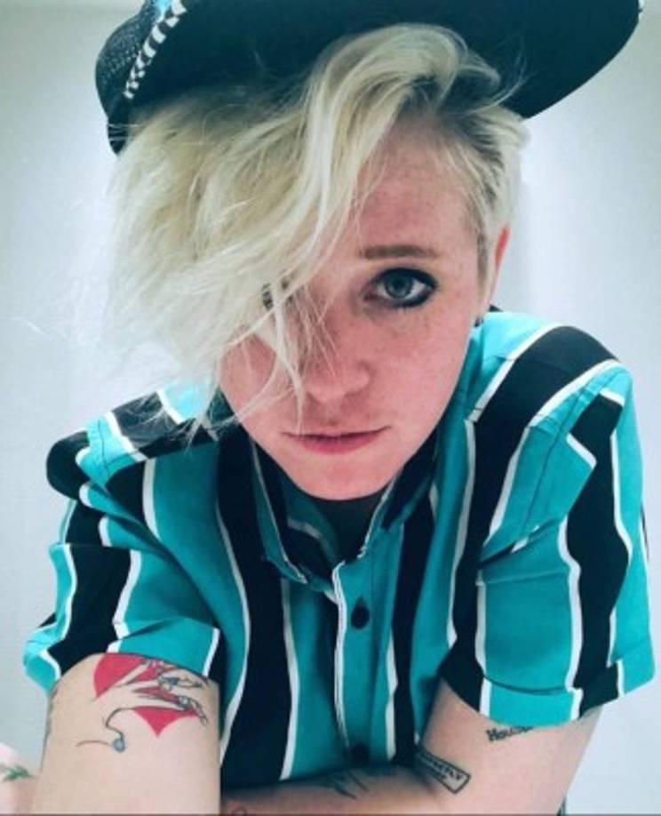 “Mira, a raíz de nuestro truene, yo quedé muy afectada y comencé a escribir un libro que se llama Soy náufraga, una simple twittera, donde conté parte de la historia de amor que viví con Bárbara, aunque nunca revelé su nombre”, aseveró la joven.<br/>