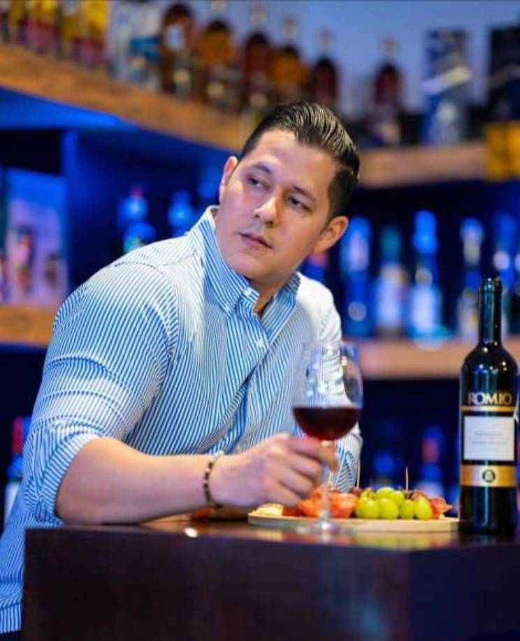 José David tiene 35 años de edad y es el mayor de sus compañeros de trabajo.Y en los últimos años se ha posicionado como uno de los ‘influencers’ más populares del país gracias a su participación en el ‘podcast’ llamado ‘Los Hijos de Morazán. 